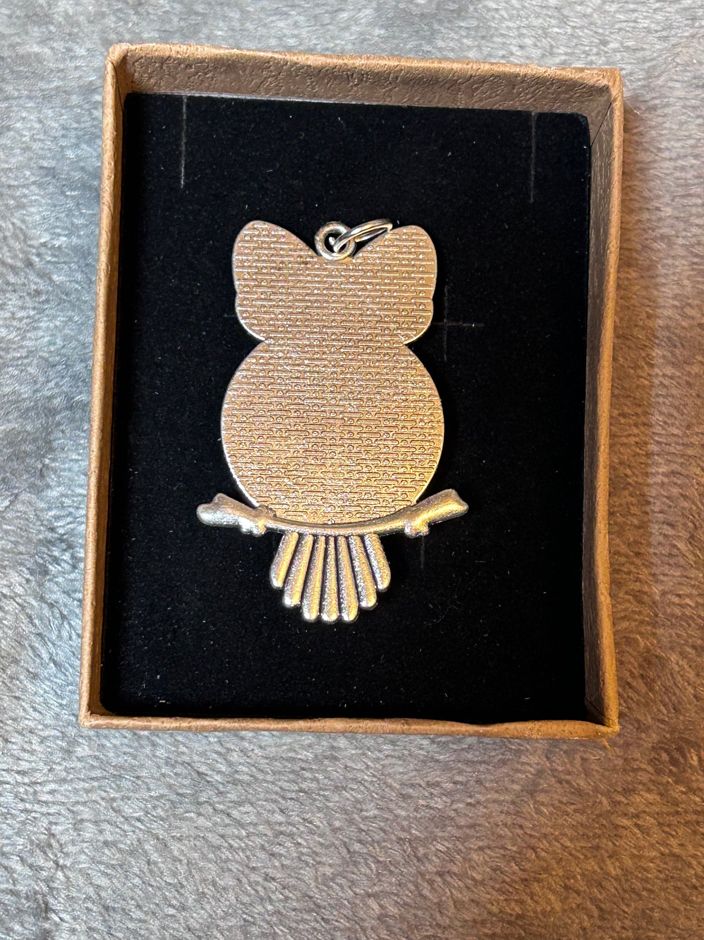 Hand-Poured Fluid Art Owl Pendant – One-of-a-Kind Beauty